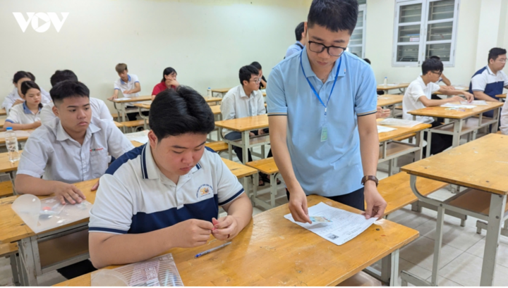 Một trường có thể rất lớn về quy mô nhưng quyền quyết định và trách nhiệm vẫn phải đủ gần nơi vấn đề phát sinh.