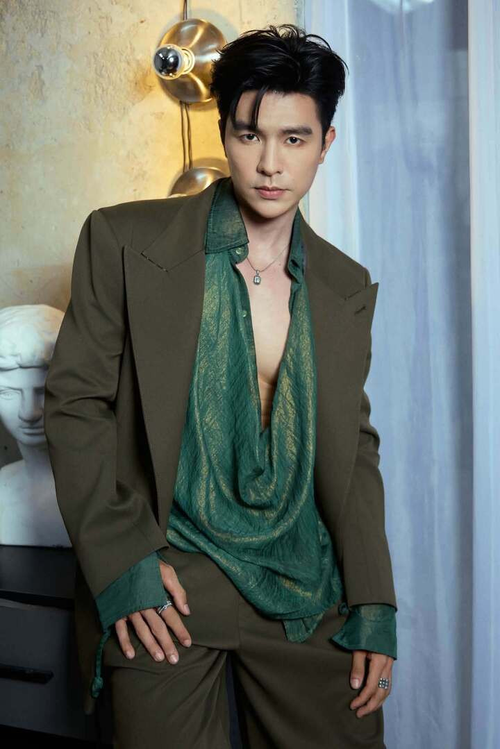 Trước khi trở thành gương mặt đắt khách phòng vé, Steven Nguyễn từng có thời gian đóng vai quần chúng, làm thêm nghề soát vé.