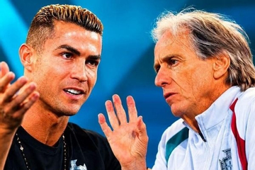 Cựu sao MU: 'HLV Jorge Jesus phải xin lỗi Ronaldo'