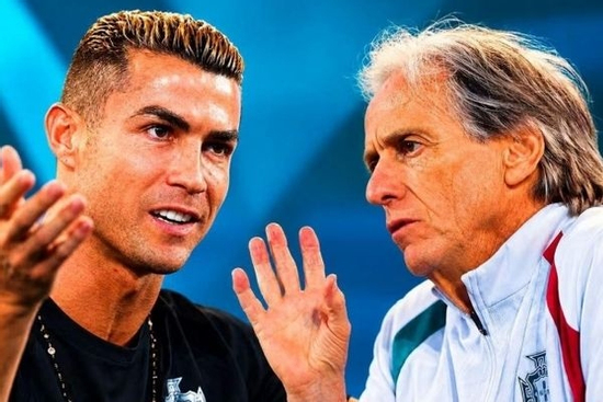 Cựu sao MU: 'HLV Jorge Jesus phải xin lỗi Ronaldo'