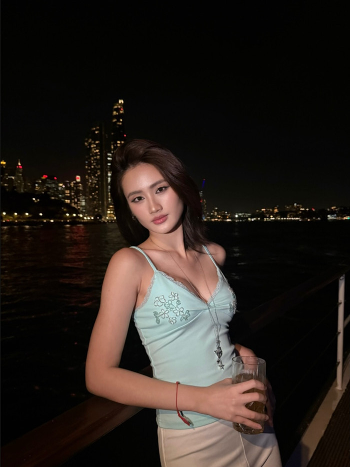 Hình ảnh mới đây của Hoa hậu Ý Nhi ở Úc.