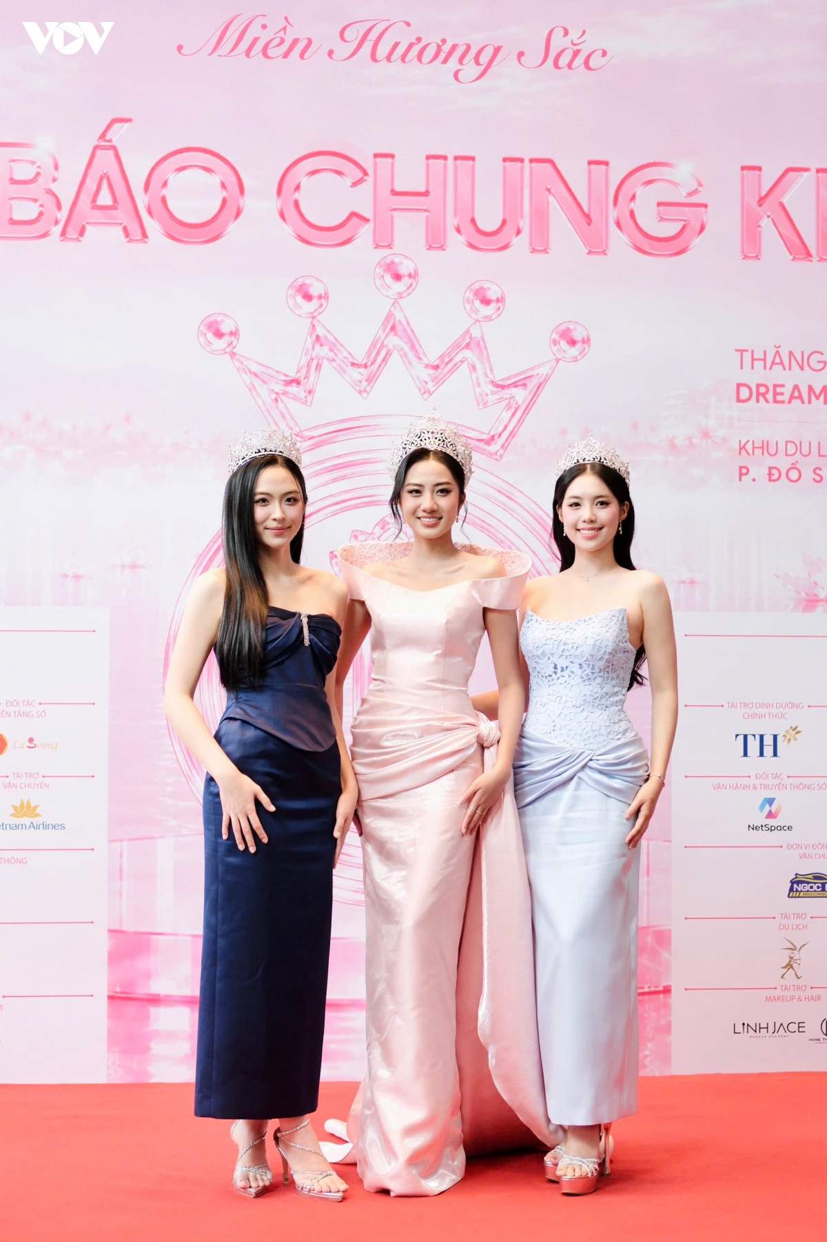 ngoc han be con len tham do, top 3 hoa hau viet nam 2024 cung do sac hinh anh 2