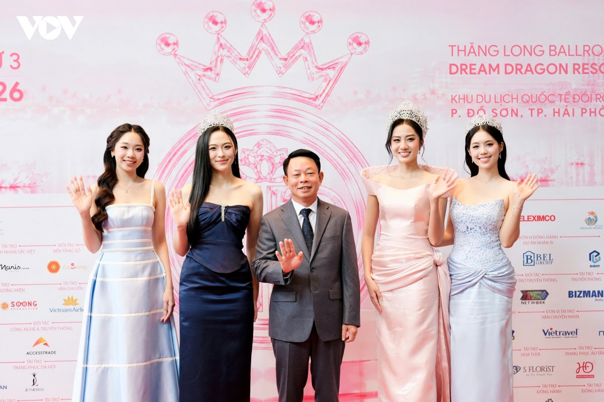 ngoc han be con len tham do, top 3 hoa hau viet nam 2024 cung do sac hinh anh 1