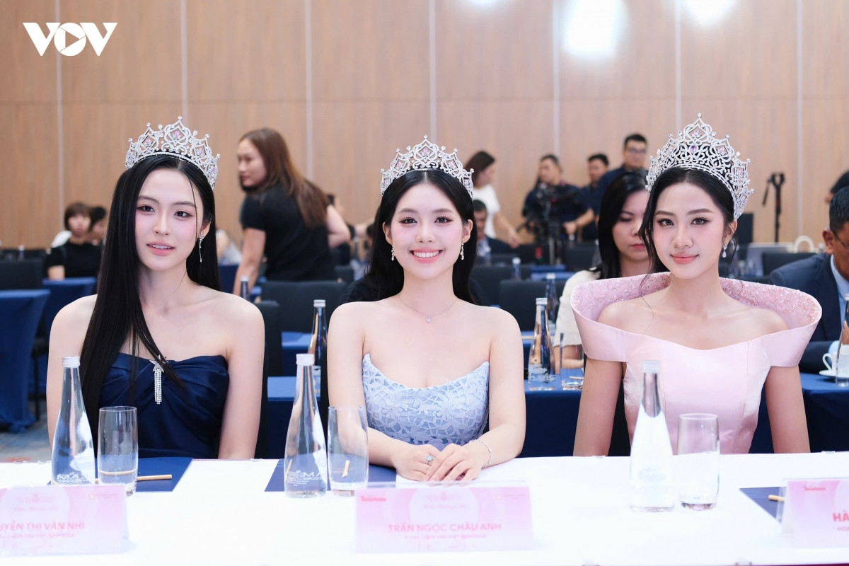 ngoc han be con len tham do, top 3 hoa hau viet nam 2024 cung do sac hinh anh 11