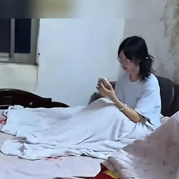 Nhìn bức ảnh nữ sinh này, nhiều người giật mình: Vẫn khỏe mạnh và thi đỗ cao đẳng đã là may mắn!