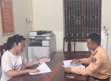 Nữ tài xế liều lĩnh lái ô tô đi ngược chiều trên phố Thanh Hóa