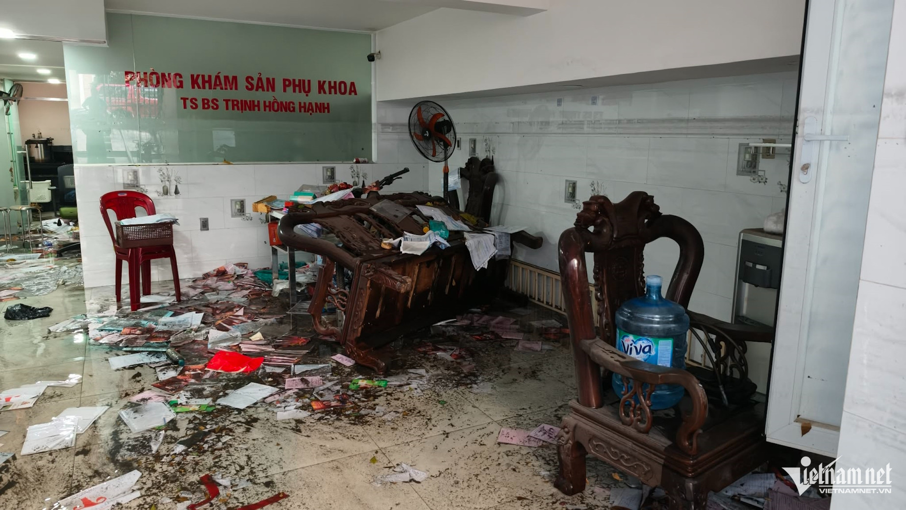 https://static-images.2sao.vn/vps_images_publish/00002/000007/2026/10/8/canh-ham-biet-thu-ngap-15m-xe-may-nhan-vien-ngan-hang-chim-trong-nuoc-o-tphcm-746819852ec948bcb770386ff2d1bad3-810.jpg
