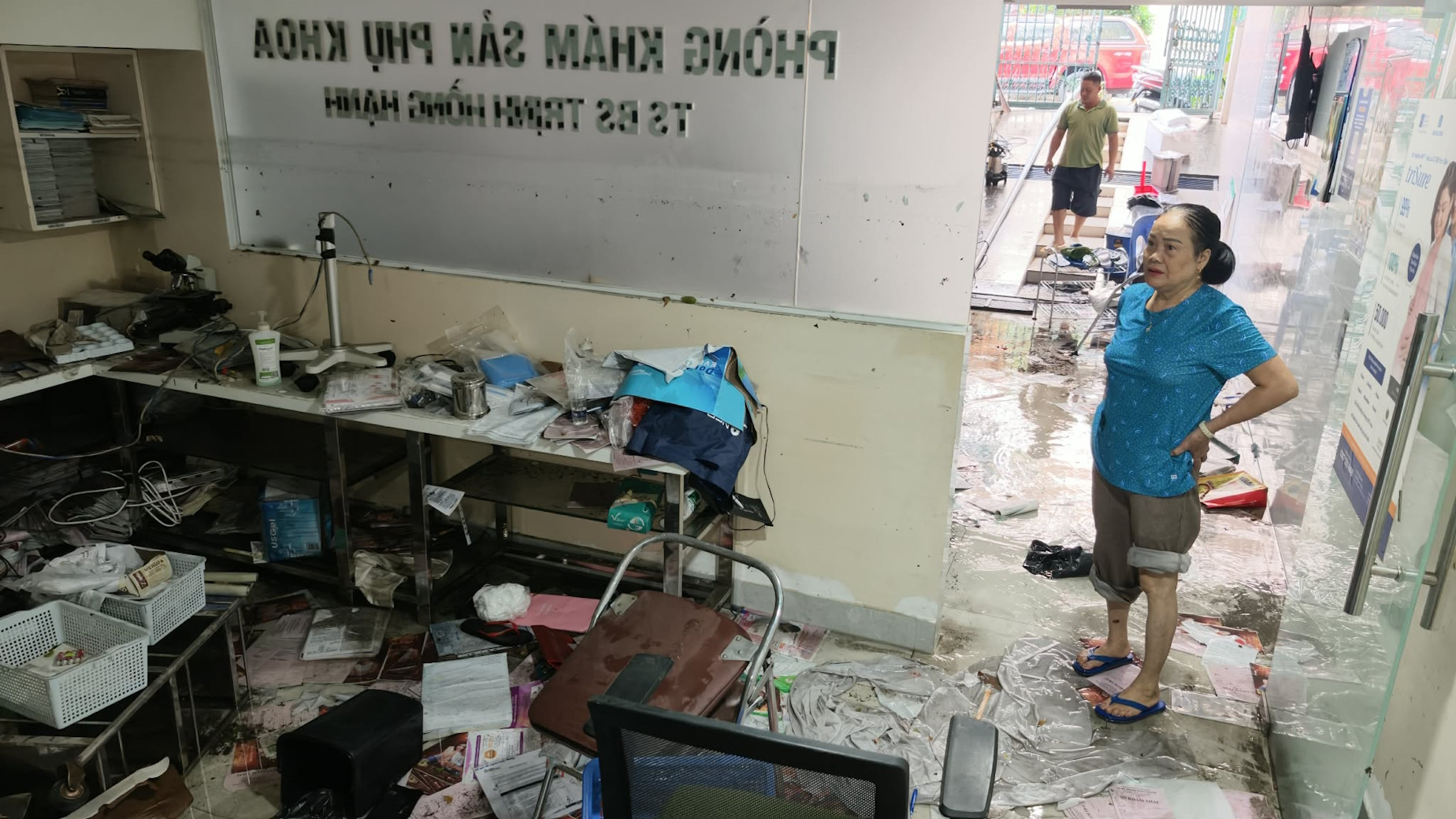 https://static-images.2sao.vn/vps_images_publish/00002/000007/2026/10/8/canh-ham-biet-thu-ngap-15m-xe-may-nhan-vien-ngan-hang-chim-trong-nuoc-o-tphcm-ac8055459b1f4a4494125405a1aef4de-811.jpg