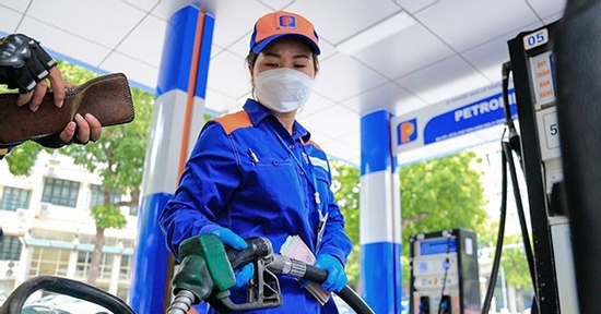 Giá xăng E10 tăng hơn 1.000 đồng/lít, dầu diesel giảm