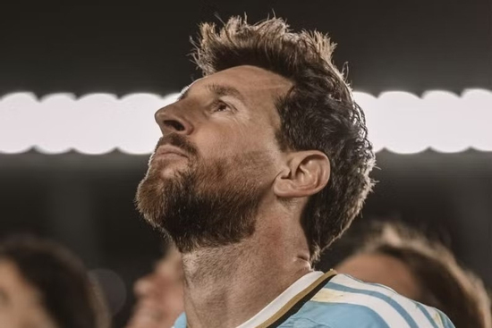 Náo loạn vì Messi và Ronaldo