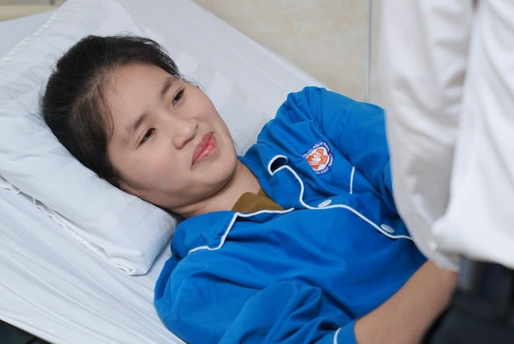 Cô giáo Hiền đang được điều trị tại Nghệ An. (Ảnh: BVCC)