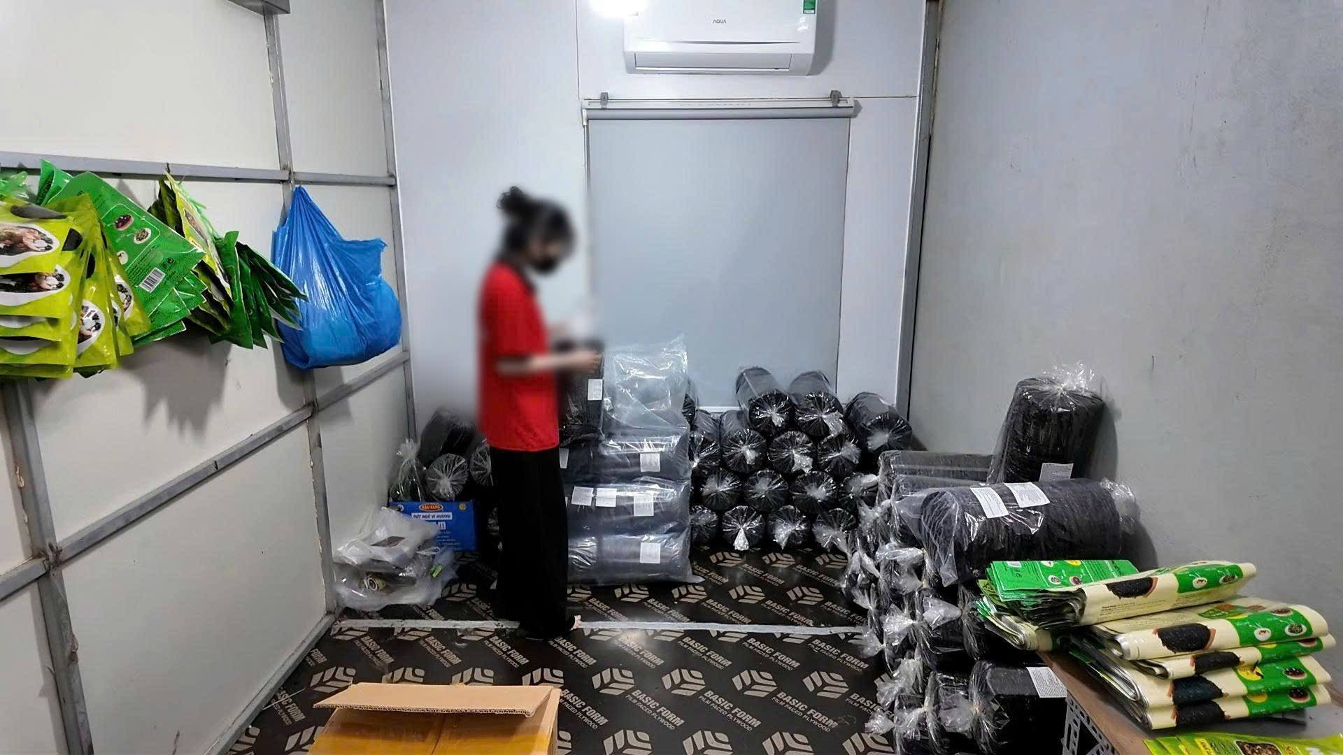 Buôn bán, sản xuất hàng nghìn sản phẩm rong biển giả, hai vợ chồng ở Đà Nẵng lĩnh án - Ảnh 2.