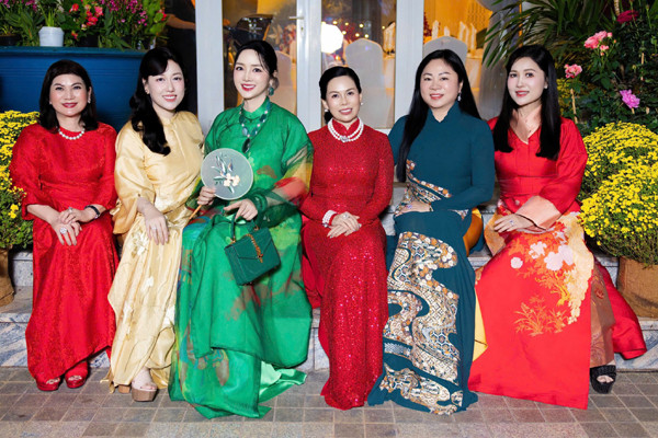 Không khí Tết rộn ràng trong bữa tiệc tất niên ở biệt thự 1000m2 của Giáng My - Ảnh 6.