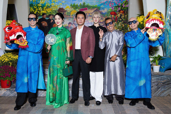 Không khí Tết rộn ràng trong bữa tiệc tất niên ở biệt thự 1000m2 của Giáng My - Ảnh 7.