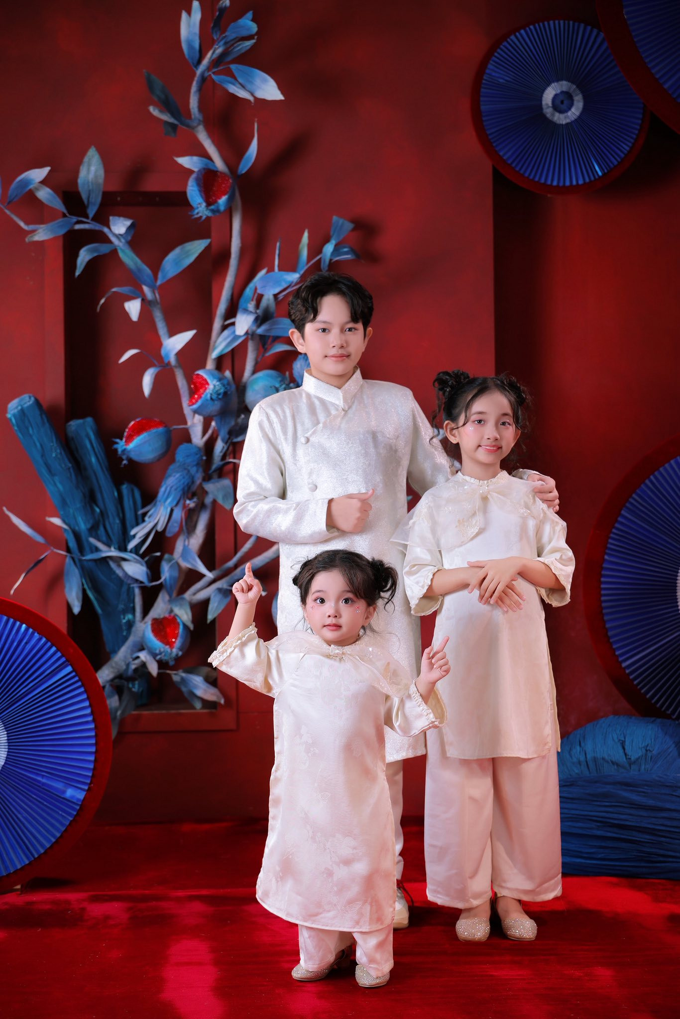 3 con nhà Khánh Thi - Phan Hiển chụp ảnh đón Tết cùng bố mẹ siêu đáng yêu - Ảnh 5.