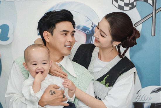 Con trai Hồ Quang Hiếu gây chú ý trong tiệc sinh nhật đầu tiên