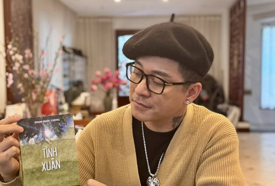 Không khí Tết ngập tràn trong căn biệt thự hạng sang của ca sĩ Tuấn Hưng