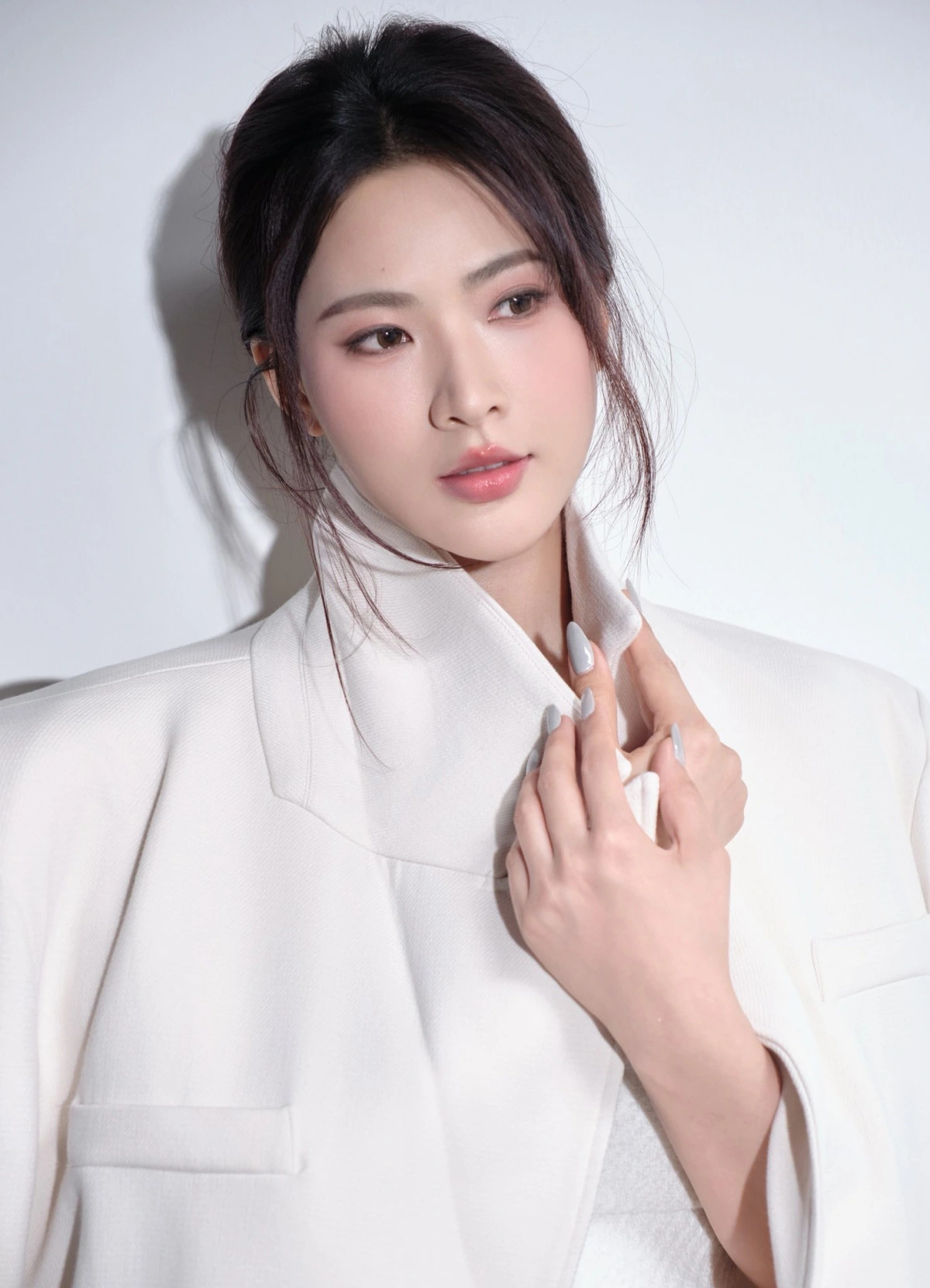 nhan sac doi thuong cua nu dien vien dong vai thieu ta trong khong gioi han hinh anh 5