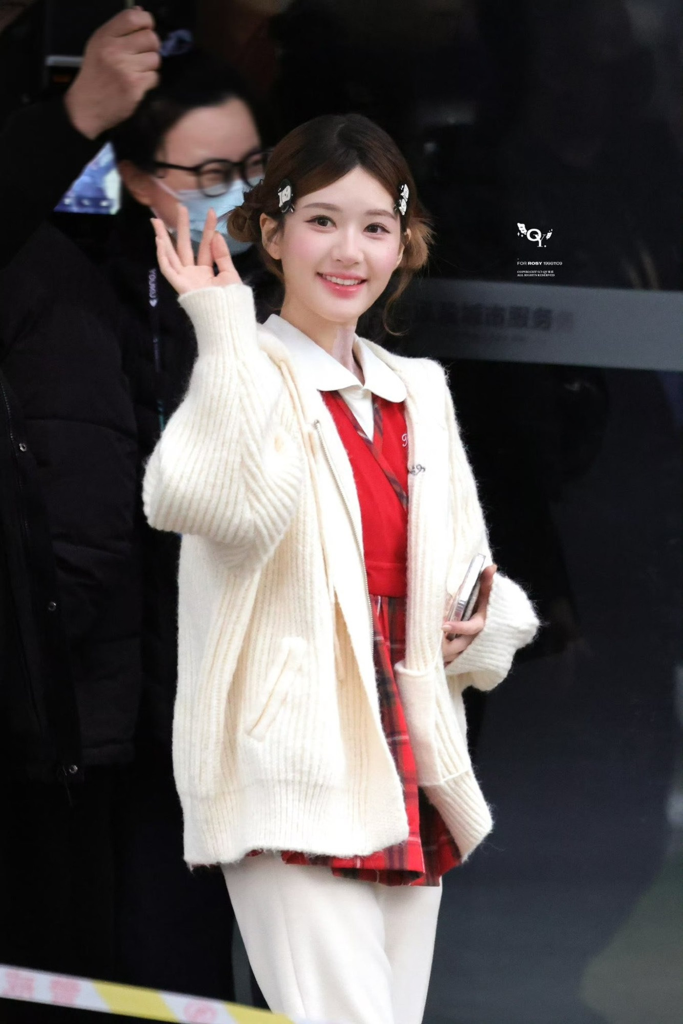 Triệu Lộ Tư 'gây sốt' khi tái hiện hình ảnh ngày bé của mình - Ảnh 3