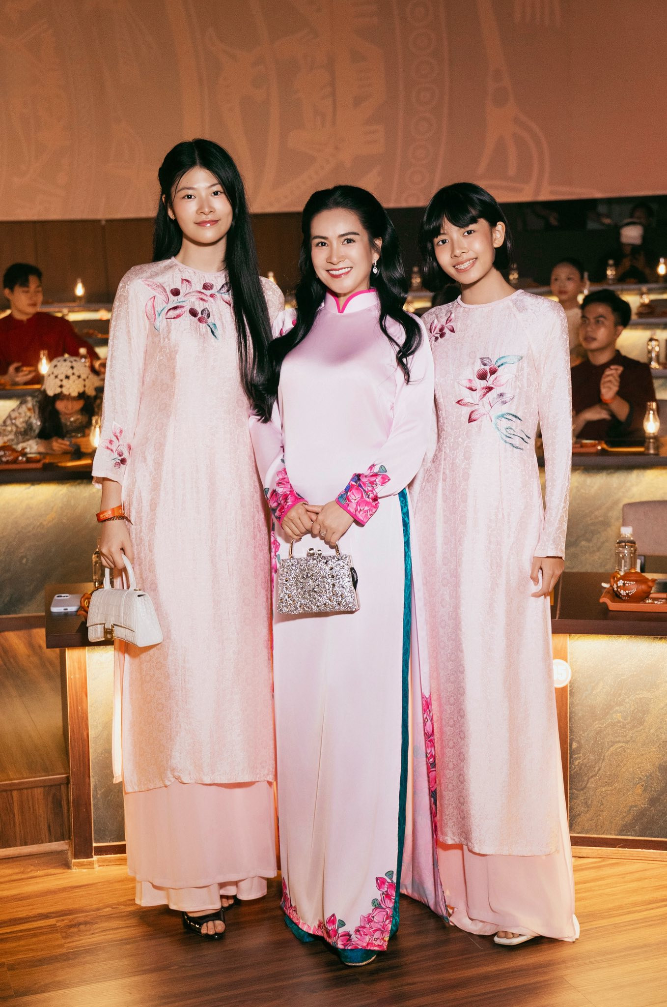 2 con gái nhà Bình Minh - Anh Thơ có chiều cao vượt trội, học hành giỏi giang - Ảnh 4.