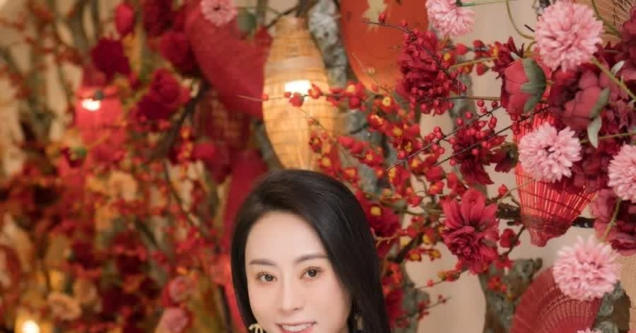 Gallery - Á hậu Ngô Thùy Linh bật mí công thức nước bao sái bàn thờ tự nấu