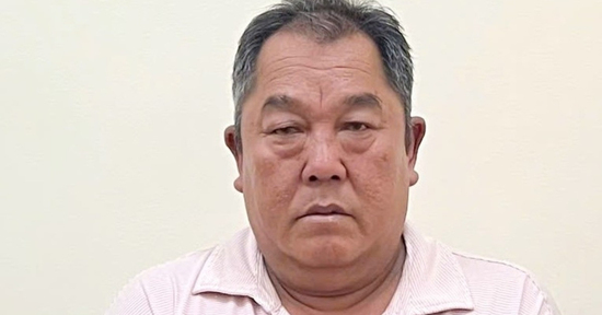 Bắt giám đốc doanh nghiệp đổ trái phép 1.100 tấn tro xỉ