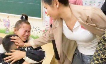 Bé trai lớp 1 bị kẹt trong lớp đến tối: Giáo viên nhận lỗi do sơ suất