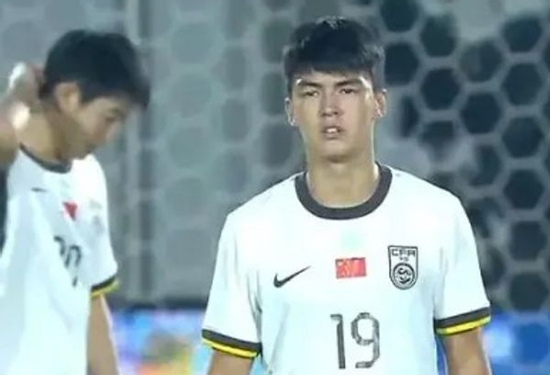 BLV Trung Quốc bất ngờ nhắc tới tuyển Việt Nam sau khi đội nhà hạ Indonesia