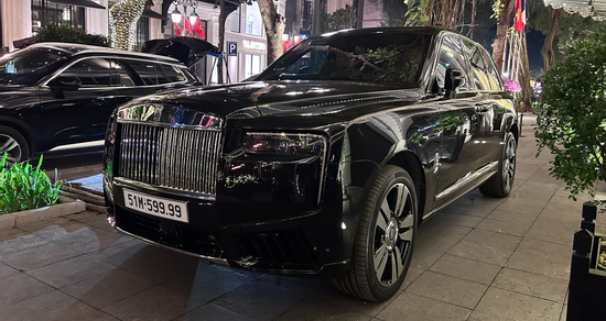 Đại gia Sài Gòn chi hơn 35 tỷ mua xe Rolls-Royce Cullinan kèm biển số tứ quý 9