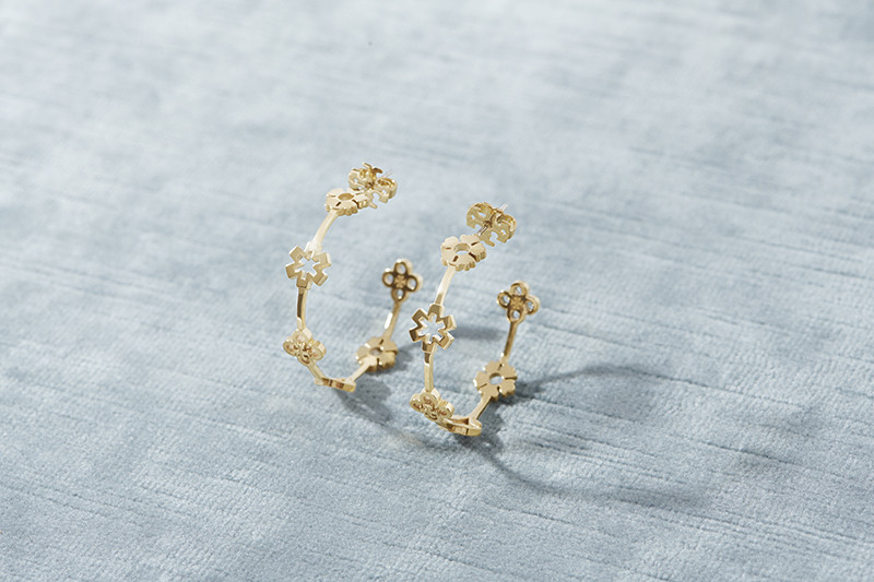 tbspr26eslsjewelryrelaunchforgetmenotvalentinesdayshot120044