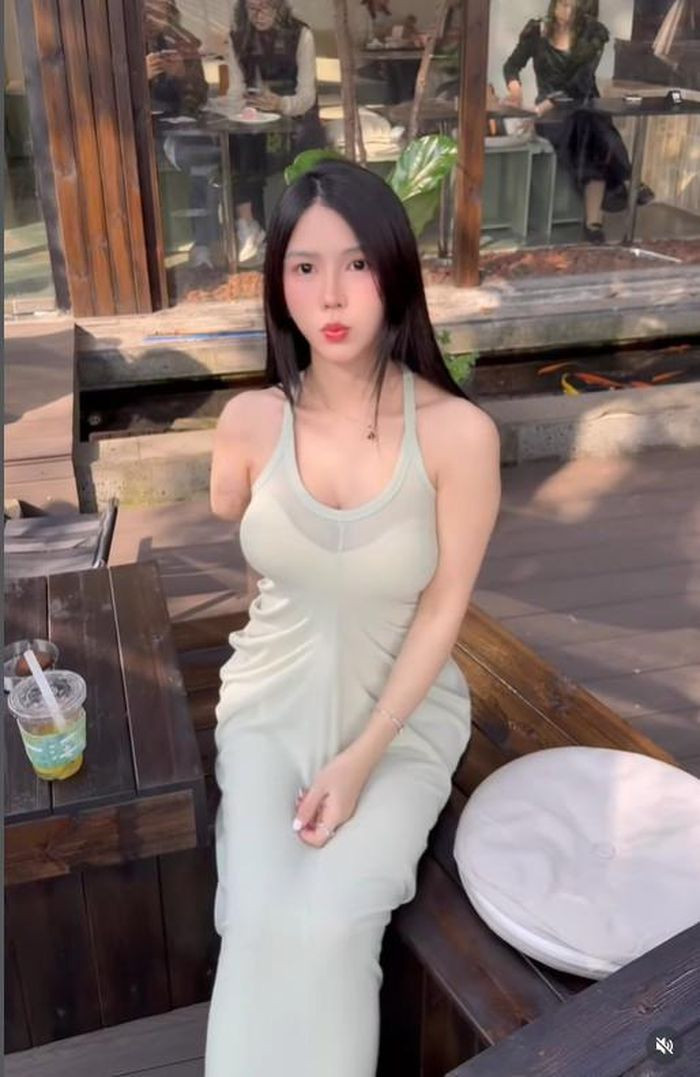 Điểm đáng chú ý là cách LiMei xuất hiện trước ống kính khá tự nhiên, không cố che giấu khiếm khuyết, cũng không tạo cảm giác gượng gạo hay né tránh. Điều này giúp các nội dung của cô dễ tiếp cận với nhiều nhóm người xem khác nhau.