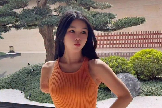 Cận cảnh nhan sắc nàng hot girl mất một cánh tay vẫn tự tin tỏa sáng trên TikTok