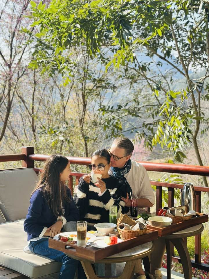 Chồng Tây của Đoan Trang đón tuổi mới bên vợ con - Ảnh 3.