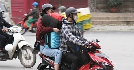 Đi xe máy về quê ăn Tết: Cần chuẩn bị gì để hành trình được suôn sẻ, an toàn?