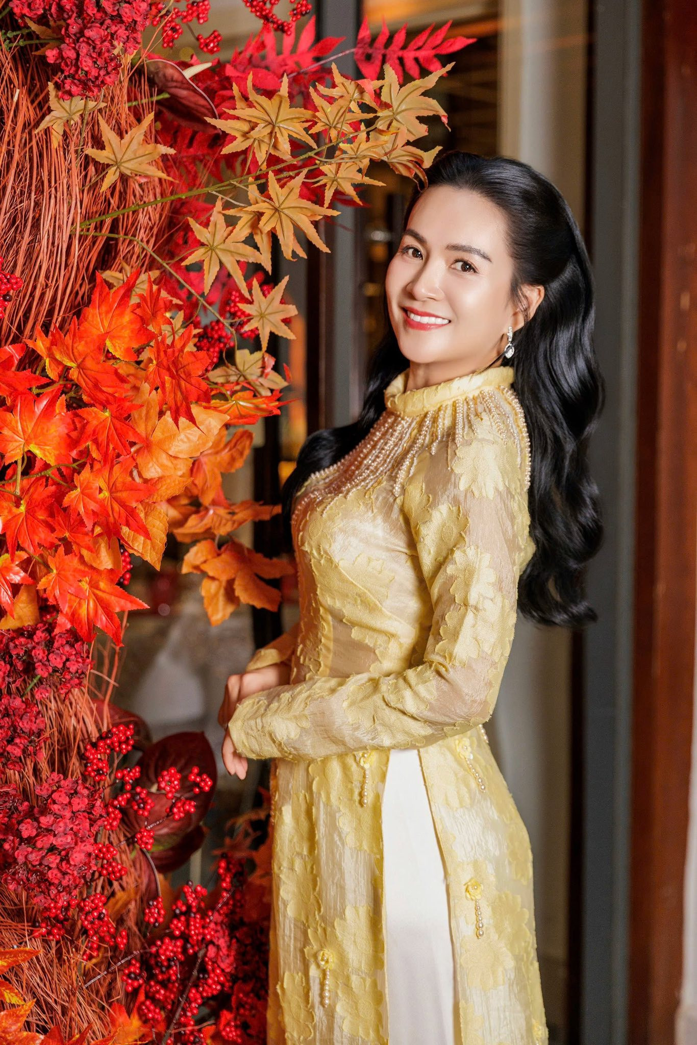 Vợ và hai con gái Bình Minh gây chú ý với bộ ảnh Tết 2026 - Ảnh 5.