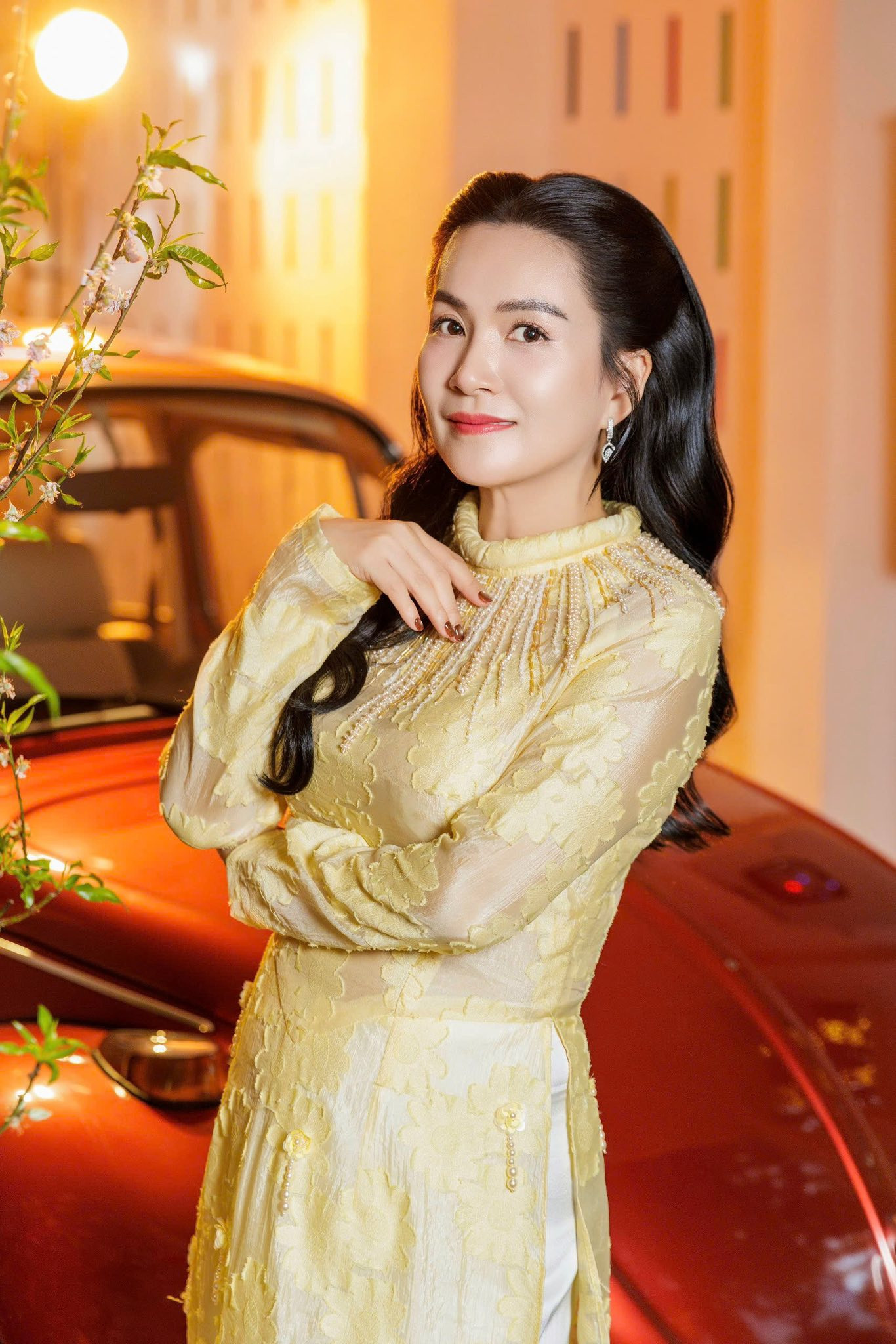 Vợ và hai con gái Bình Minh gây chú ý với bộ ảnh Tết 2026 - Ảnh 6.