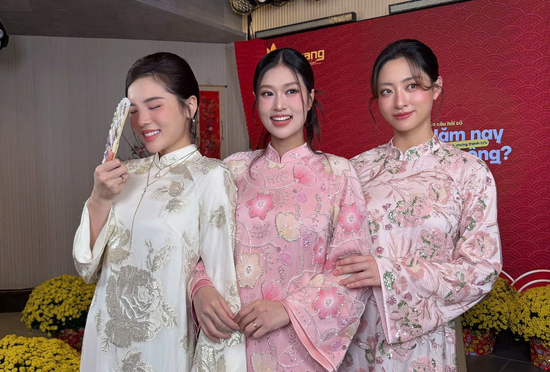 Lương Thùy Linh cùng dàn Hoa hậu xúng xính áo dài, khoe sắc vóc rạng rỡ những ngày cận Tết