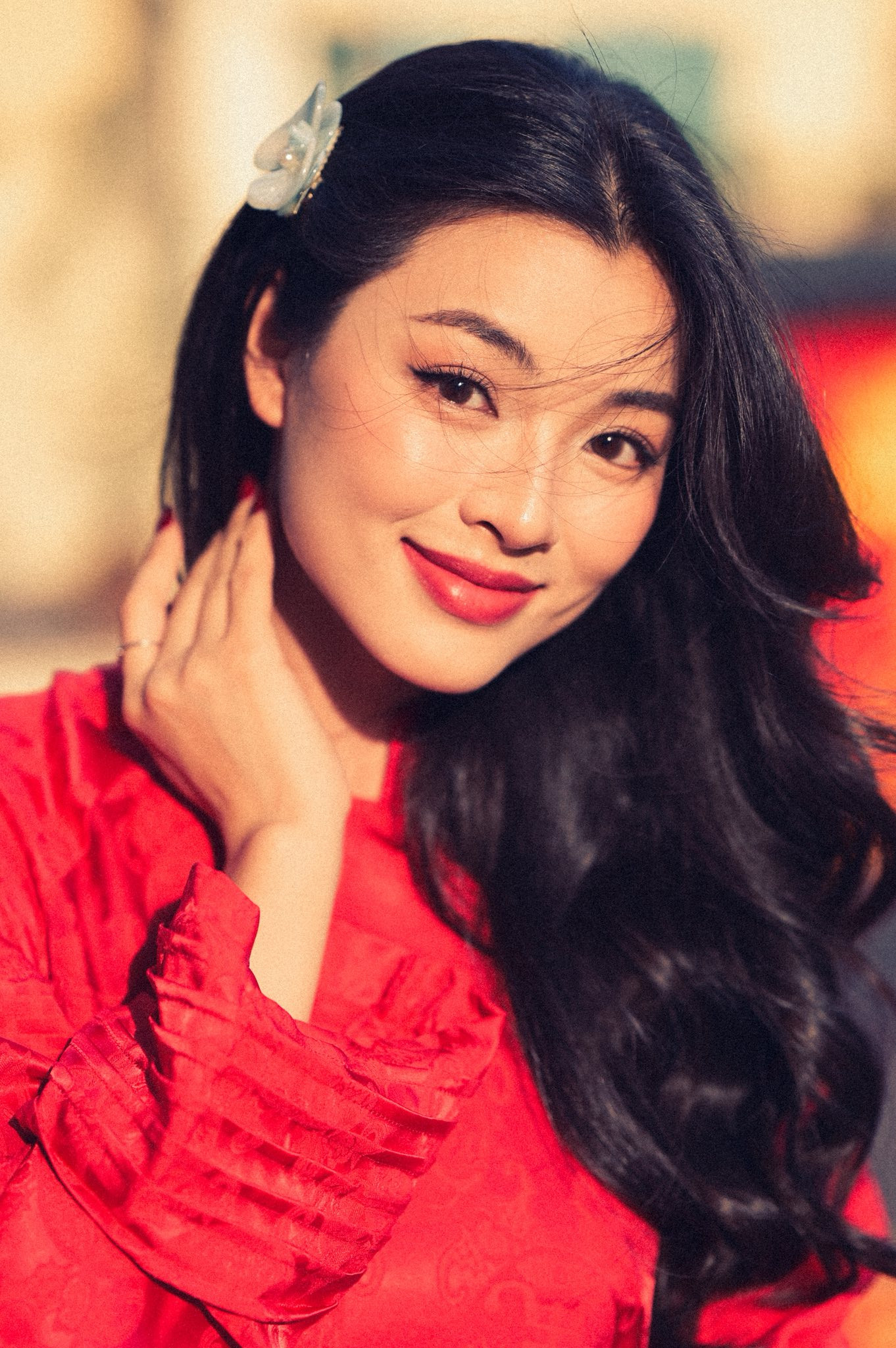 Vợ sắp cưới của nhạc trưởng Dustin Tiêu diện áo dài đỏ gây thương nhớ - Ảnh 4.