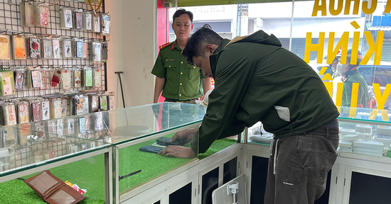 3 giờ truy bắt đối tượng trộm sạch cửa hàng điện thoại ở TPHCM