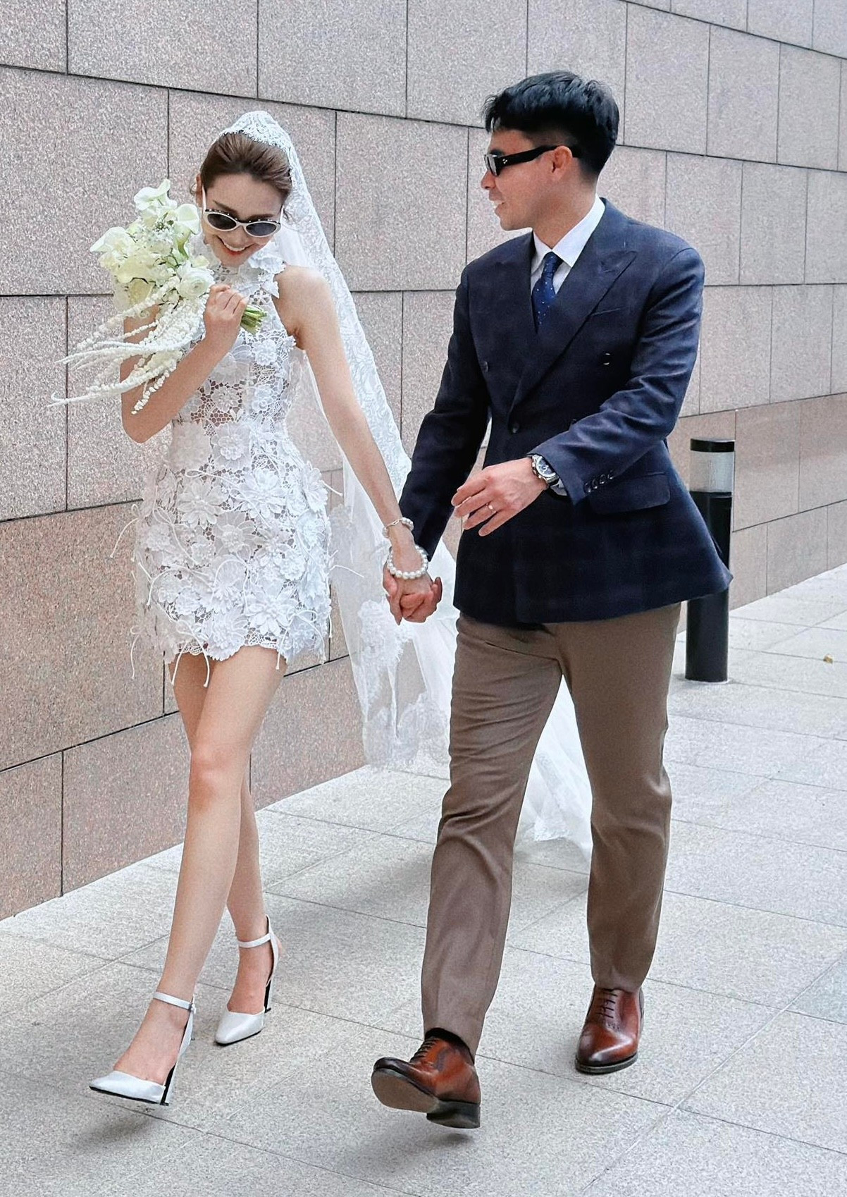 Ảnh cưới của MC Huyền Trang với cầu thủ Đức Huy - Ảnh 1.