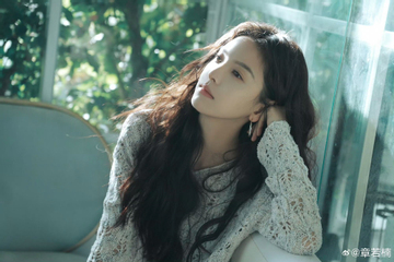 Loạt ảnh Chương Nhược Nam khoe nhan sắc ngọt ngào trong ngày Valentine