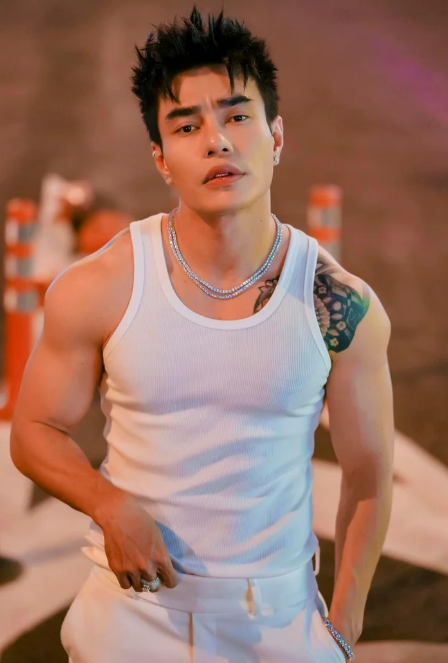 Lê Dương Bảo Lâm bị té đập đầu, có dấu hiệu bị đột quỵ - Ảnh 2