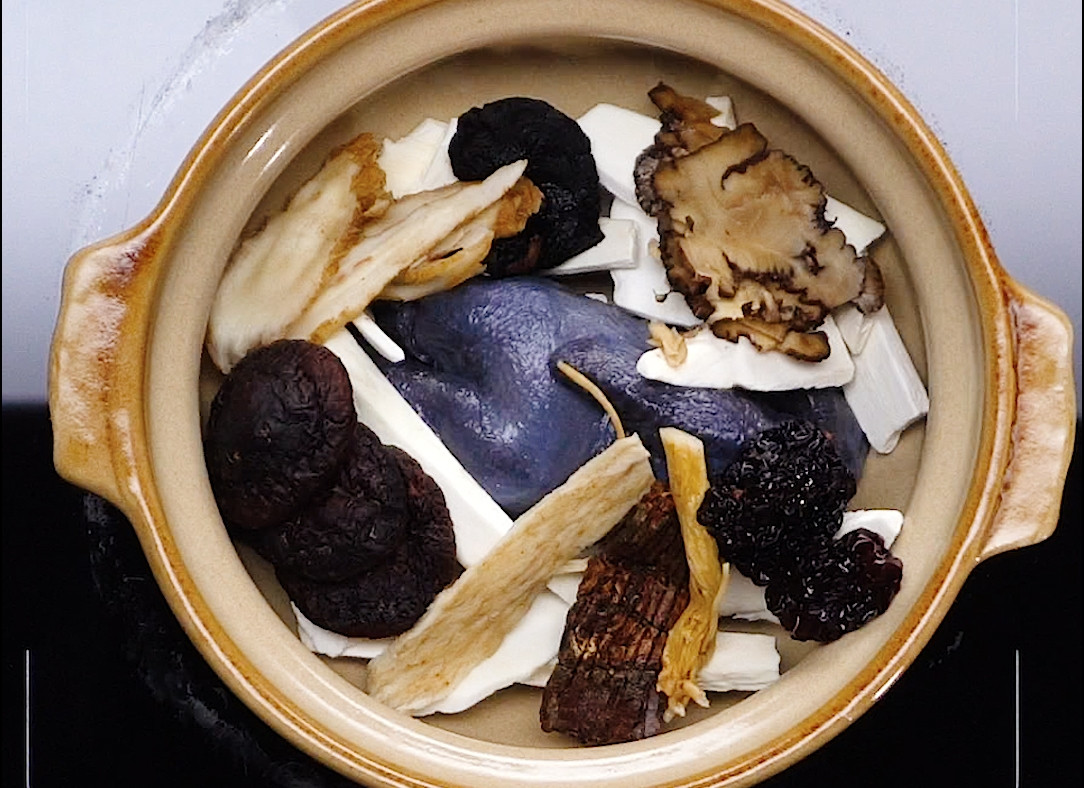 Ngọc Trinh khen món gà tiềm thuốc bắc độc đáo , ngon bổ dưỡng - Ảnh 8.