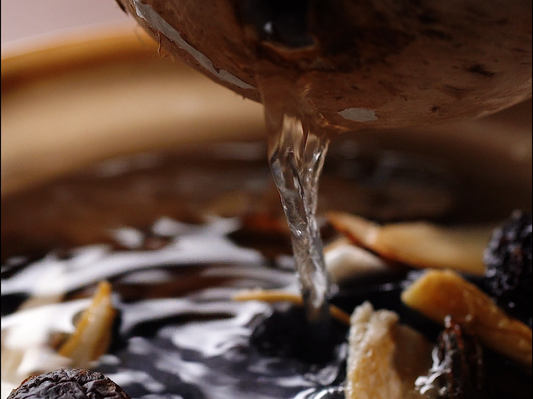 Ngọc Trinh khen món gà tiềm thuốc bắc độc đáo , ngon bổ dưỡng - Ảnh 9.