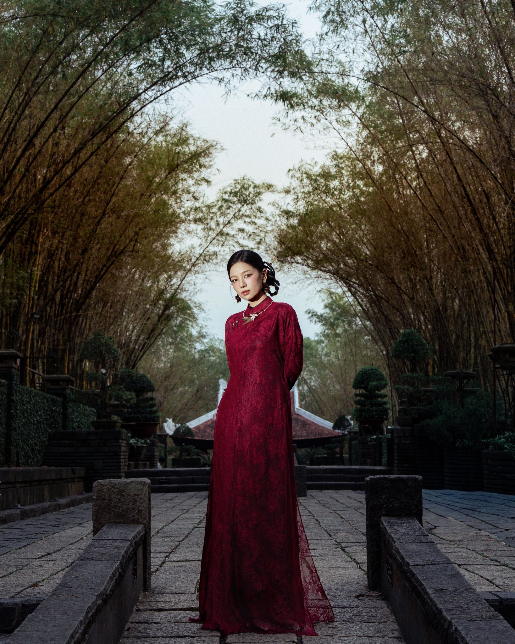 Nữ diễn viên Mưa đỏ tỏa sáng với áo dài Tết truyền thống 2026 - Ảnh 6.