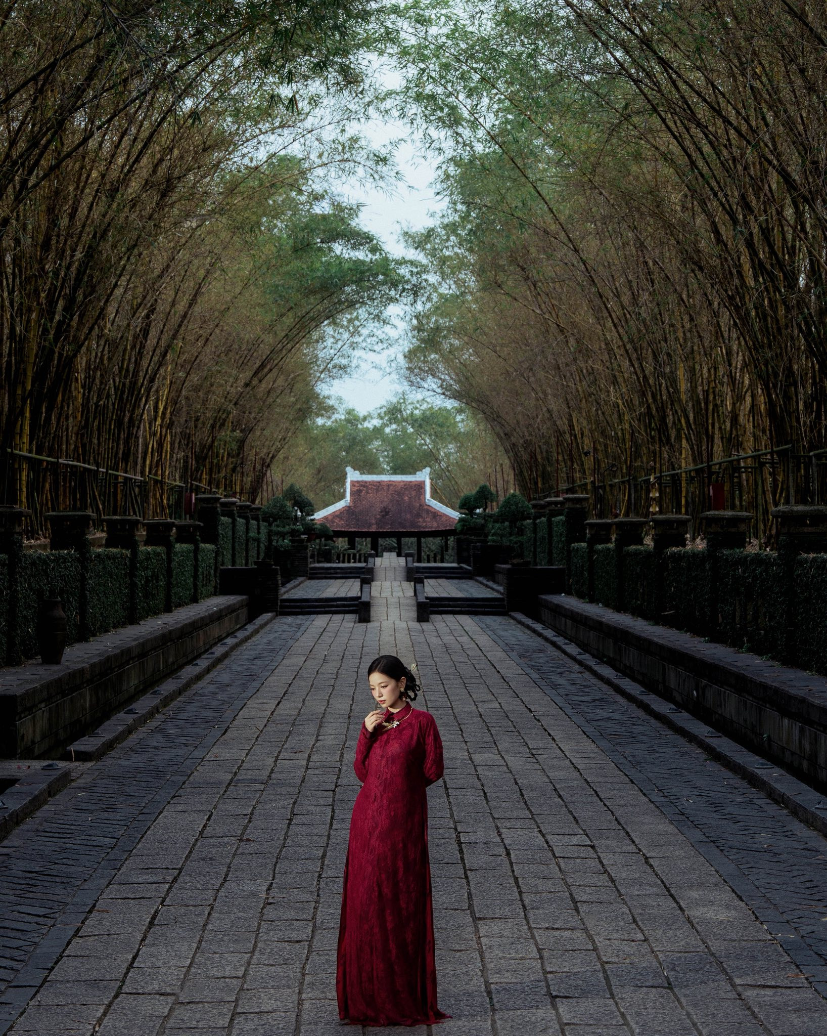 Nữ diễn viên Mưa đỏ tỏa sáng với áo dài Tết truyền thống 2026 - Ảnh 7.