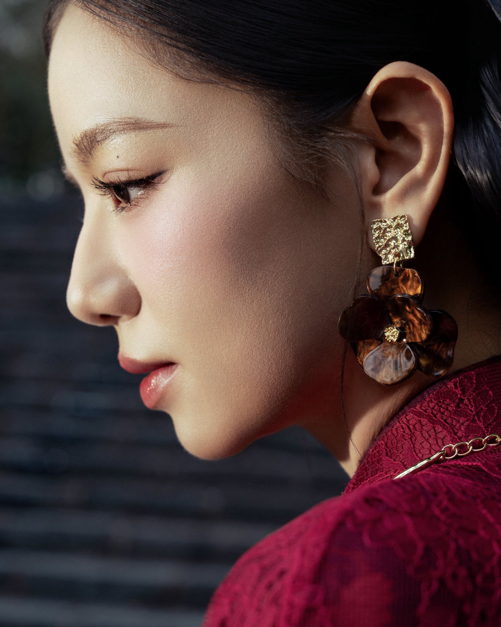 Nữ diễn viên Mưa đỏ tỏa sáng với áo dài Tết truyền thống 2026 - Ảnh 2.