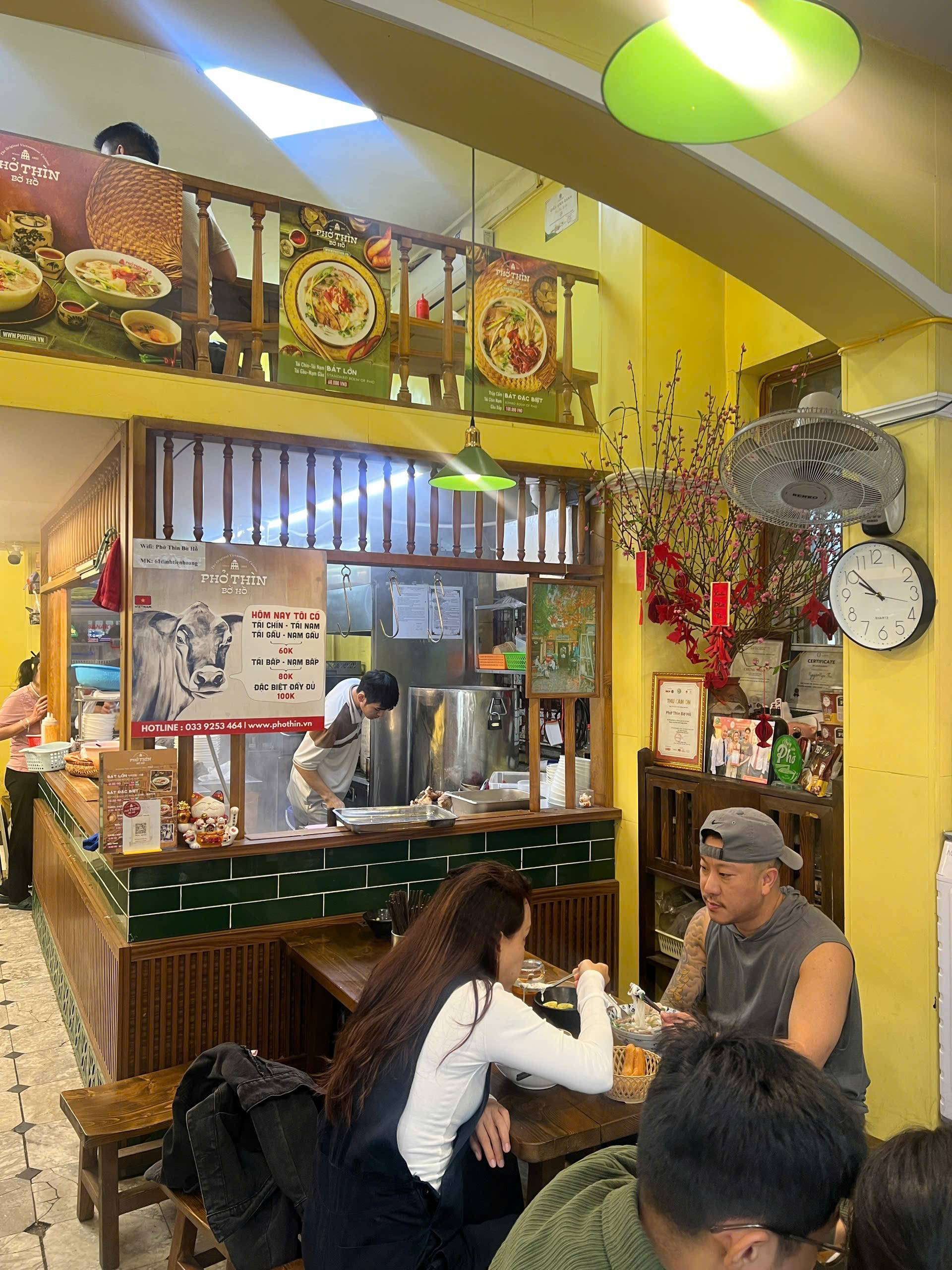 Không gian quán Phở Thìn tại địa điểm mới.