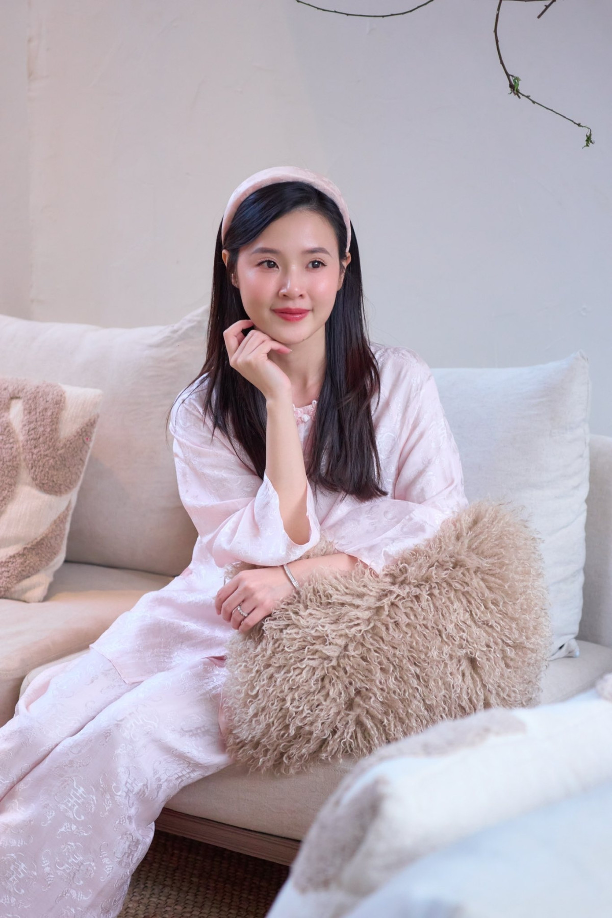 Biệt thự ngập hoa đón Tết của Midu - Ảnh 7.