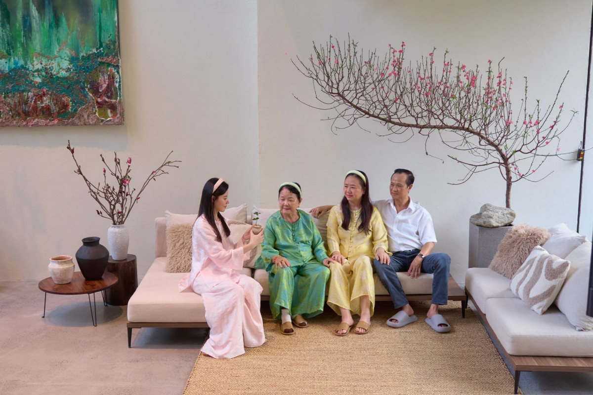 Biệt thự ngập hoa đón Tết của Midu - Ảnh 1.